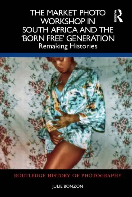 Buy The Market Photo Workshop in South Africa and the 'Born Free' Generation (English, Julie Bonzon) Online at Best Price - BookBajar